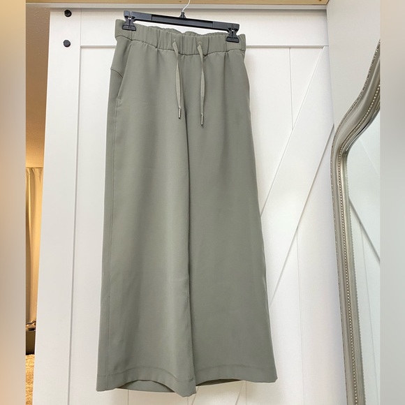 Lululemon on the fly wide leg pants 7/8 length - Picture 6 of 10
